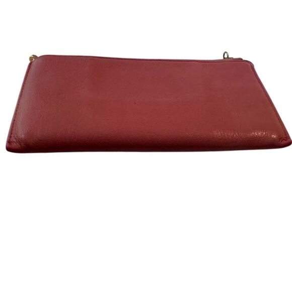 Chanel Pink Clutch with Iconic Logo and Minimalist Design - Picture 12 of 16